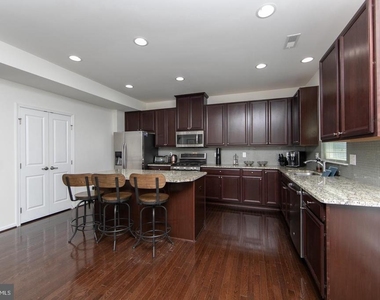 28 Regency Court - Photo Thumbnail 9
