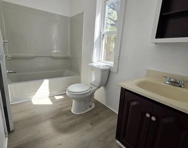 627 N 2nd Street - Photo Thumbnail 4