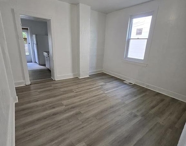 627 N 2nd Street - Photo Thumbnail 2