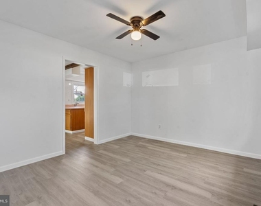 8 Holton Lane - Photo Thumbnail 9