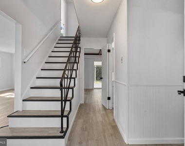 8 Holton Lane - Photo Thumbnail 3