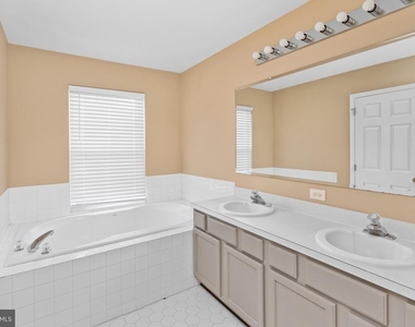 59 Greenbrook Dr - Photo Thumbnail 19