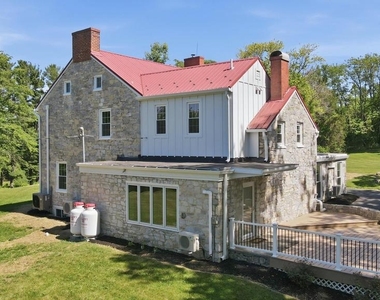 8805 Reichard Road - Photo Thumbnail 4