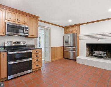 8805 Reichard Road - Photo Thumbnail 32