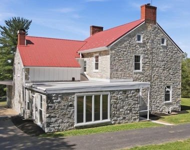 8805 Reichard Road - Photo Thumbnail 3