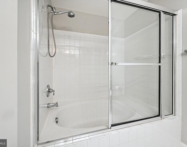 6520 Lake Park Drive - Photo Thumbnail 15