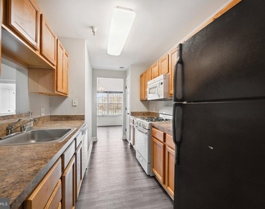 6520 Lake Park Drive - Photo Thumbnail 7