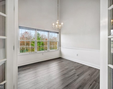 6520 Lake Park Drive - Photo Thumbnail 5