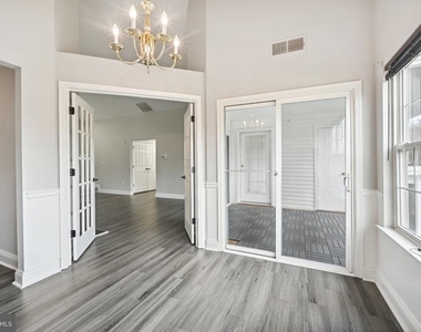 6520 Lake Park Drive - Photo Thumbnail 6