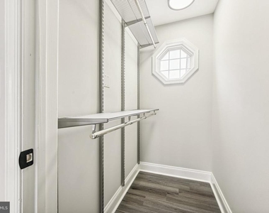 6520 Lake Park Drive - Photo Thumbnail 13