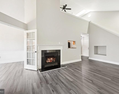 6520 Lake Park Drive - Photo Thumbnail 3