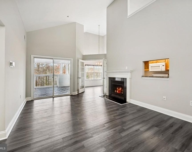 6520 Lake Park Drive - Photo Thumbnail 4