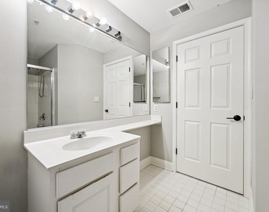 6520 Lake Park Drive - Photo Thumbnail 9