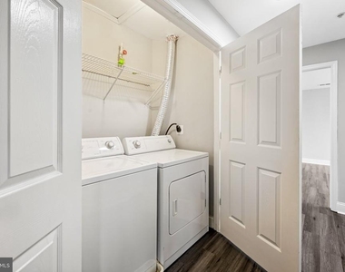 6520 Lake Park Drive - Photo Thumbnail 20