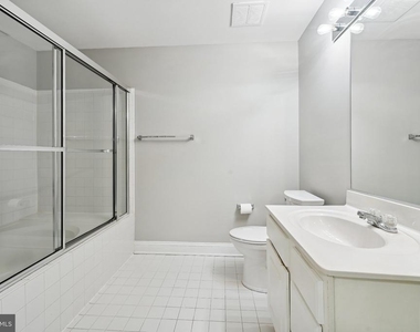 6520 Lake Park Drive - Photo Thumbnail 14