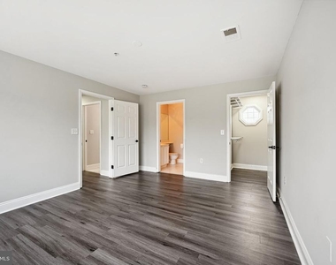 6520 Lake Park Drive - Photo Thumbnail 11