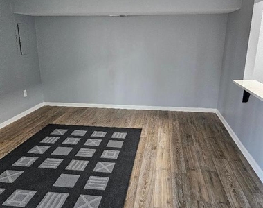 7712 Jacobs Drive - Photo Thumbnail 8