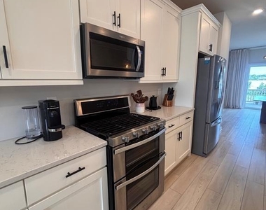 4826 Vista Glen Lane - Photo Thumbnail 4