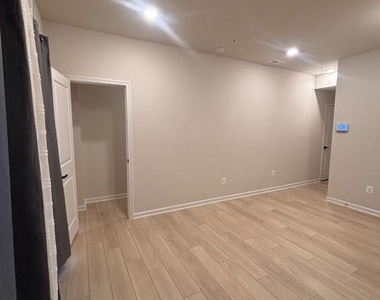 4826 Vista Glen Lane - Photo Thumbnail 30