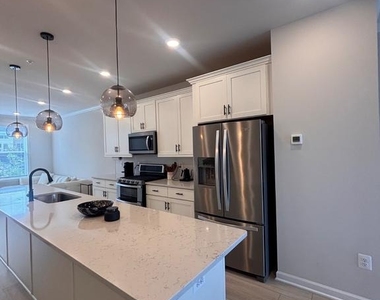 4826 Vista Glen Lane - Photo Thumbnail 2
