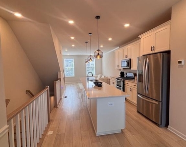 4826 Vista Glen Lane - Photo Thumbnail 9