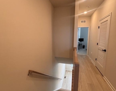 4826 Vista Glen Lane - Photo Thumbnail 14