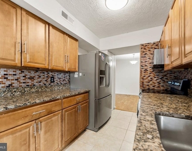 7716 Hanover Parkway - Photo Thumbnail 9