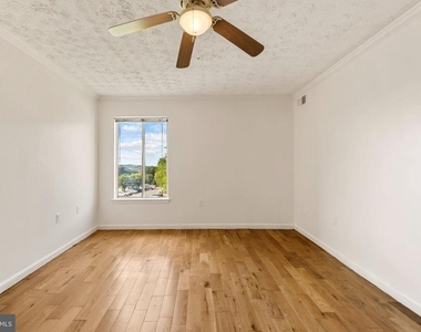 7716 Hanover Parkway - Photo Thumbnail 18
