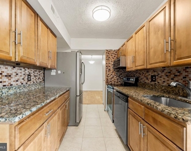 7716 Hanover Parkway - Photo Thumbnail 10