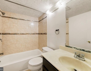 7716 Hanover Parkway - Photo Thumbnail 14