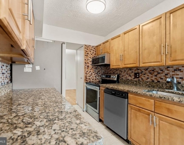 7716 Hanover Parkway - Photo Thumbnail 8