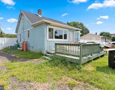 7523 Webster Lane - Photo Thumbnail 17