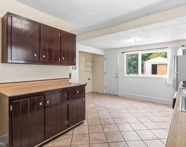 7523 Webster Lane - Photo Thumbnail 8