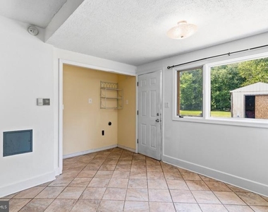 7523 Webster Lane - Photo Thumbnail 9