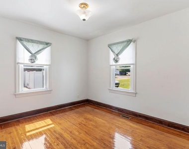 7523 Webster Lane - Photo Thumbnail 11