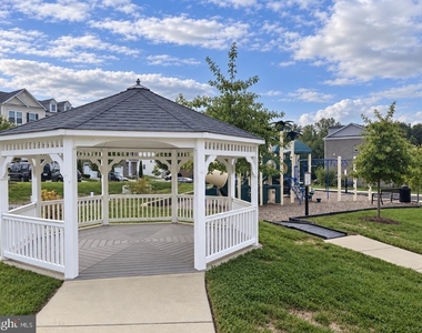 8607 Sweet Rose Court - Photo Thumbnail 4
