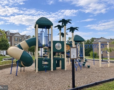 8607 Sweet Rose Court - Photo Thumbnail 3
