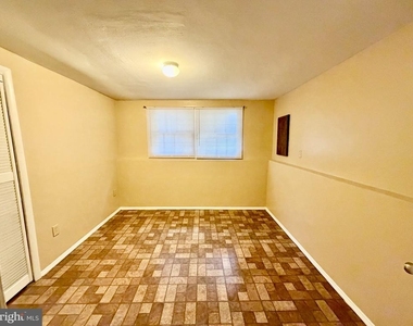6308 Clinton Way - Photo Thumbnail 11