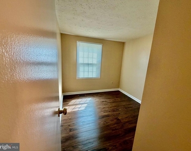 6308 Clinton Way - Photo Thumbnail 7