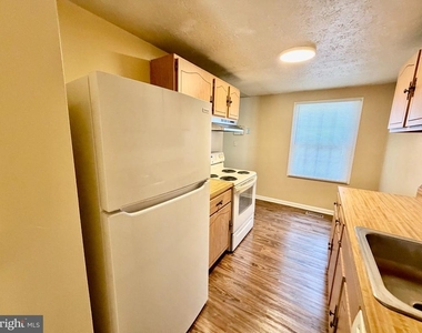 6308 Clinton Way - Photo Thumbnail 3