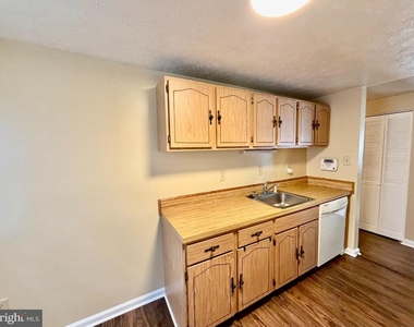 6308 Clinton Way - Photo Thumbnail 4