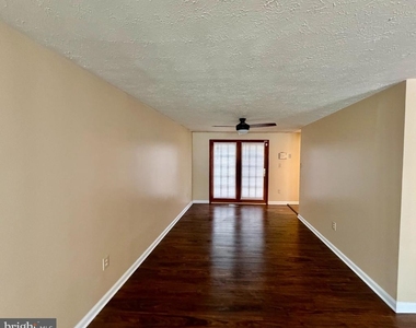 6308 Clinton Way - Photo Thumbnail 2