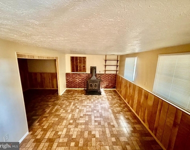 6308 Clinton Way - Photo Thumbnail 9