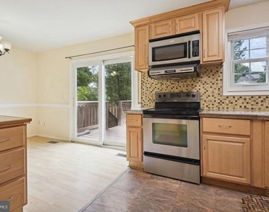 8266 Amity Circle - Photo Thumbnail 11