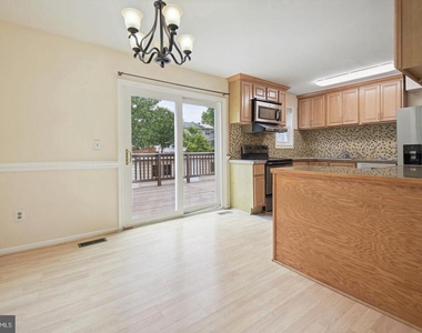 8266 Amity Circle - Photo Thumbnail 7