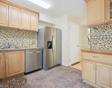 8266 Amity Circle - Photo Thumbnail 10