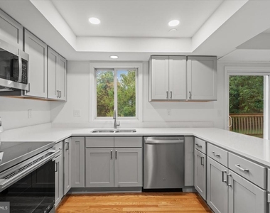 9601 Persimmon Tree Road - Photo Thumbnail 11