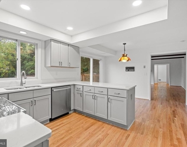 9601 Persimmon Tree Road - Photo Thumbnail 12