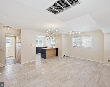 11317 College View Drive - Photo Thumbnail 7