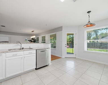 2913 Wavecrest Blvd - Photo Thumbnail 9